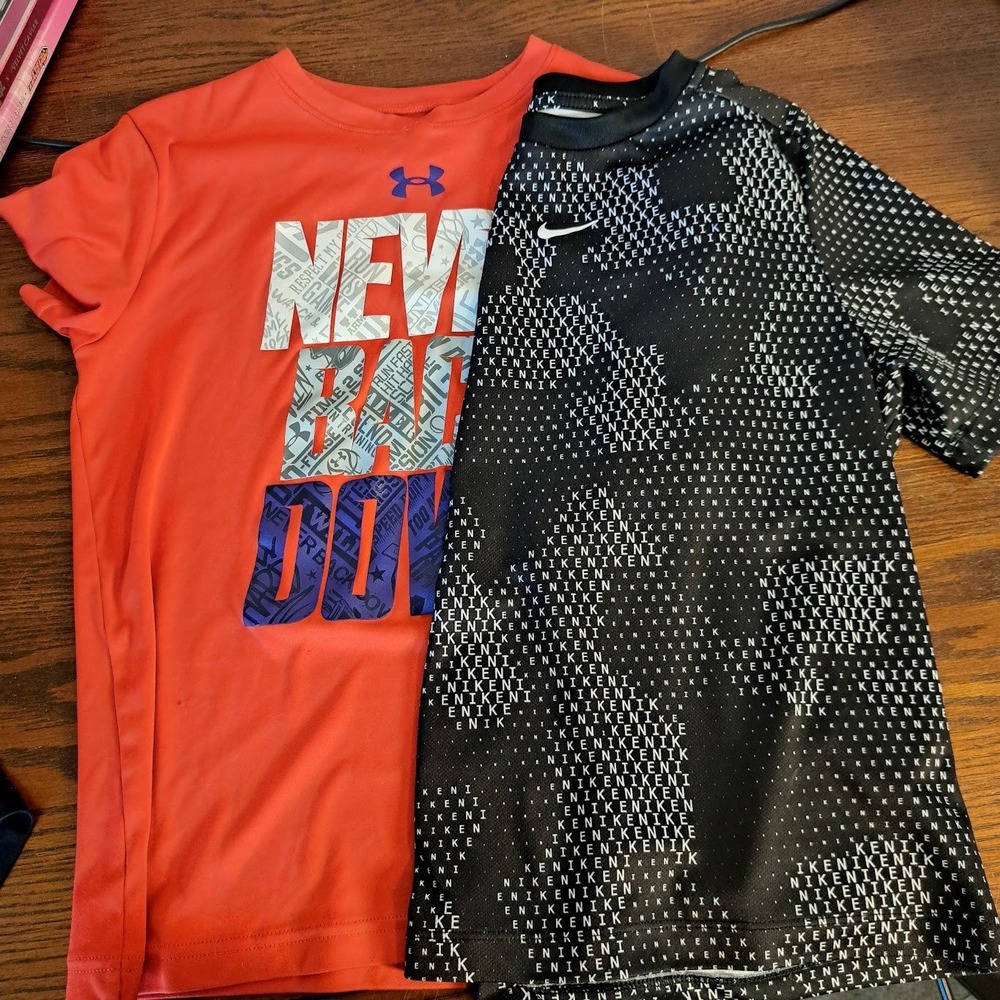 Kids Nike Dri-FIT & Under Armour HeatGear Athletic T-Shirt Bundle Size Medium